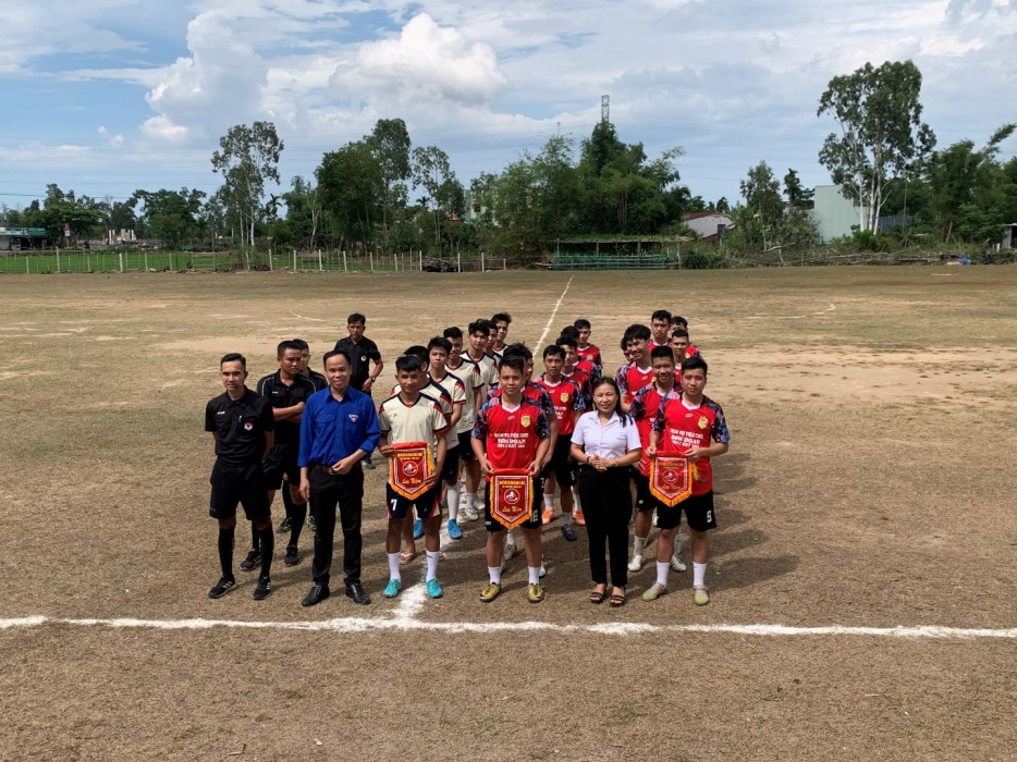 Trung tâm Văn hoá - thể thao và Đoàn thanh niên CSHCM xã Tam Đàn tổ chức giải bóng đá nam 11 người năm 2023.