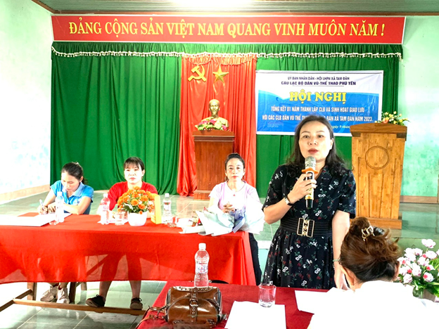 Bà Huỳnh Thị  Ngọc Hân-PCT UBND phát biểu chúc mừng