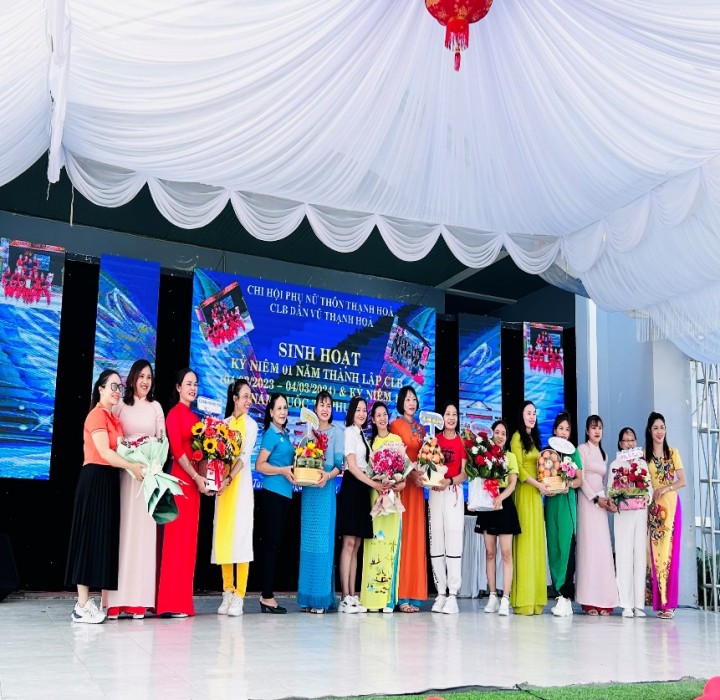 Chi hội phụ nữ thôn Thạnh Hòa sinh hoạt kỷ niệm  114 năm quốc tế Phụ nữ 8/3 và 01 năm thành lập CLB...